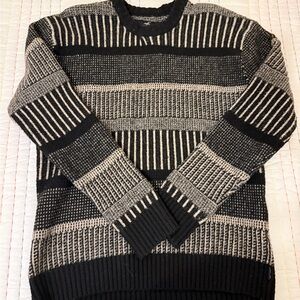 Hollister Men's Black and Gray Patterned Crewneck Sweater